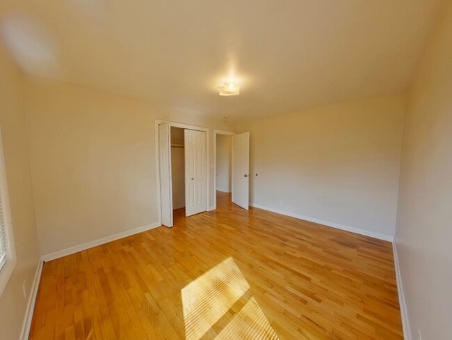 Building Photo - 3 bedroom family home