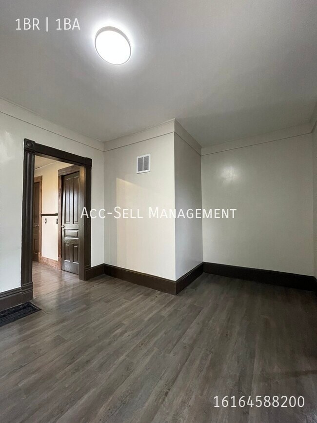 Building Photo - 66 Cutler-3