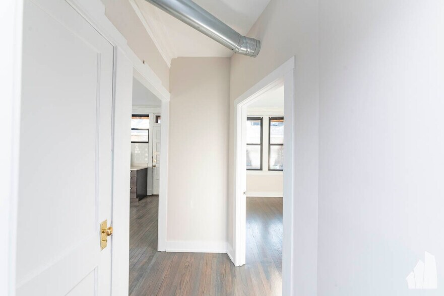 Building Photo - 2648 N Milwaukee Ave