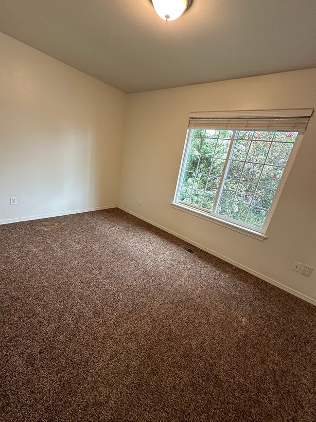 Building Photo - 2 Bedroom 2 Bath Home In South West Albany