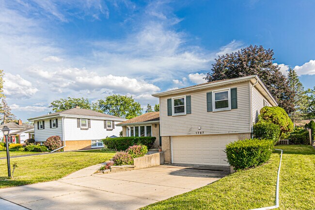 Building Photo - 1767 E Cree Ln