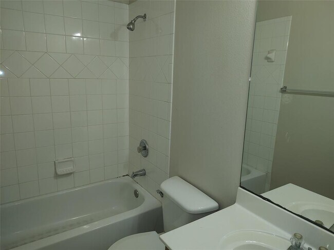 Building Photo - 2206 S Bagdad Rd
