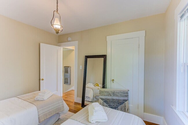 Building Photo - 2243 Woolsey St