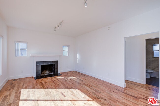 Building Photo - 3216 Bellevue Ave