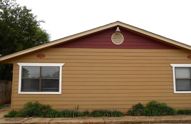 Primary Photo - 2514 SW B Ave