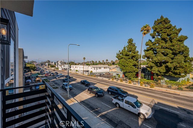 Building Photo - 2733 S La Brea Ave
