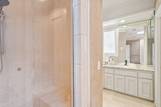 Building Photo - 6408 E Mercer Way