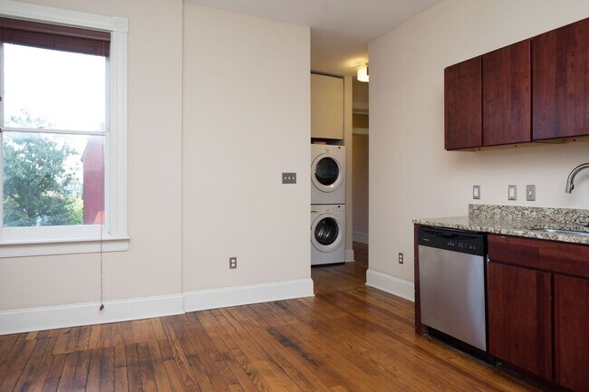 Building Photo - 411 N Adams St