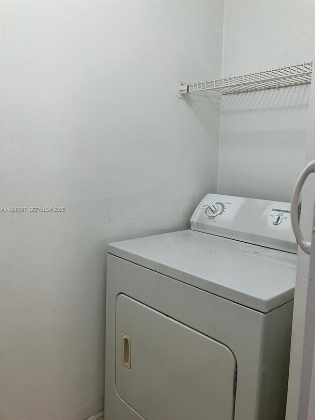 Building Photo - 1237 SW 46th Ave