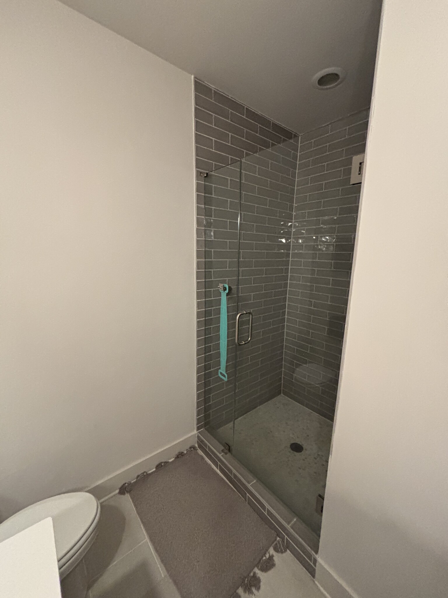 Bath 1 - shower - 949 Lang Way SE