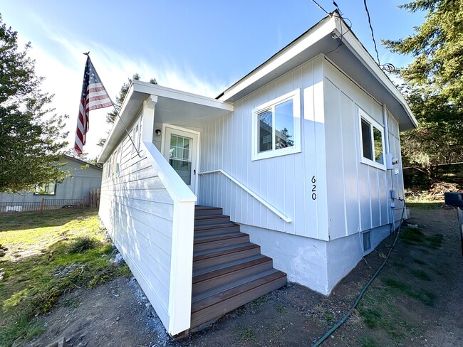 Building Photo - 620 Meadow Ln