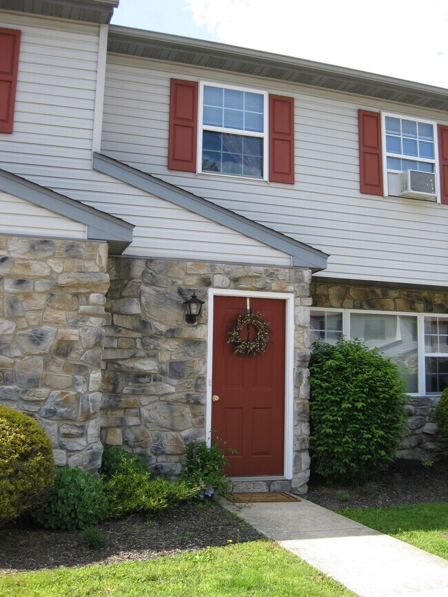 Building Photo - 212 Magnolia Dr