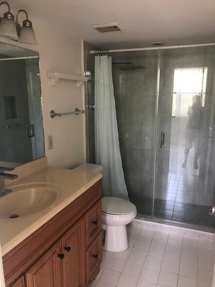 Big shower - 820 Lavers Cir