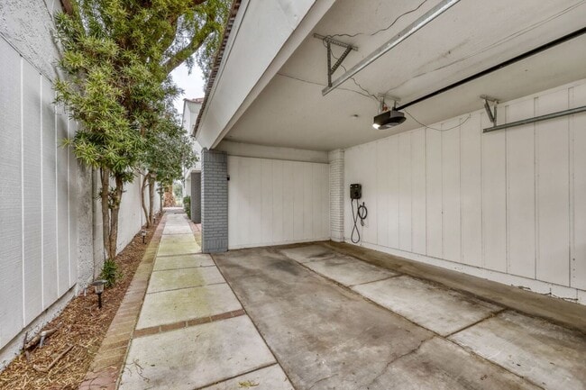 Building Photo - Golf Course Views from LVCC home