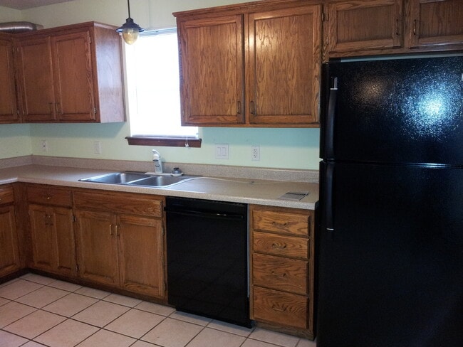 Building Photo - fenced backyard