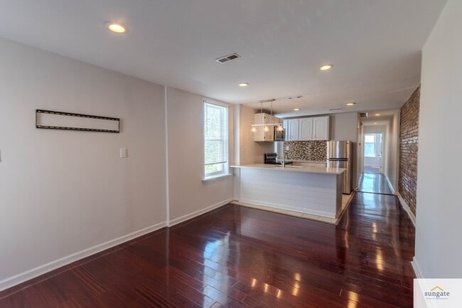 Building Photo - 2608 E Fayette St