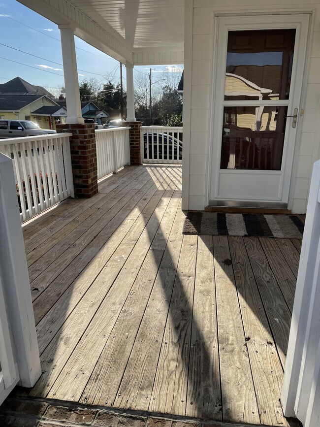 Building Photo - 883 N Cool Ave