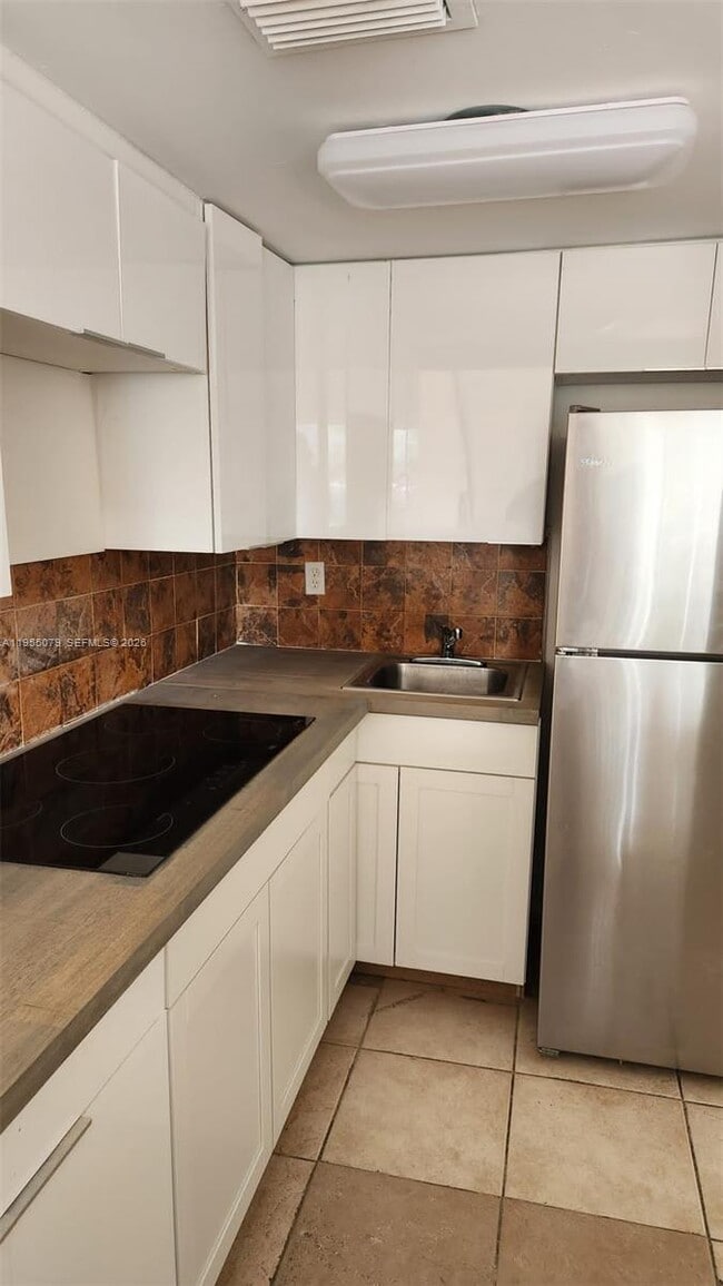 Building Photo - 8600 SW 109th Ave