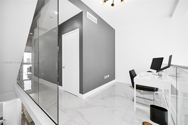 Building Photo - 455 NE 39th St