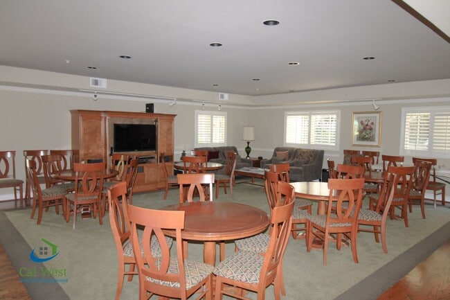 Building Photo - $5,295 - Elegant 3br / 2ba Condo in 55+ Lo...