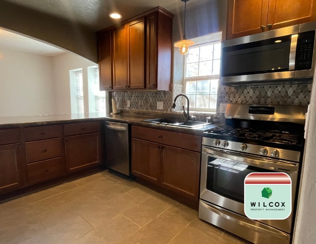 Building Photo - Residential Rental Property Located in Far...