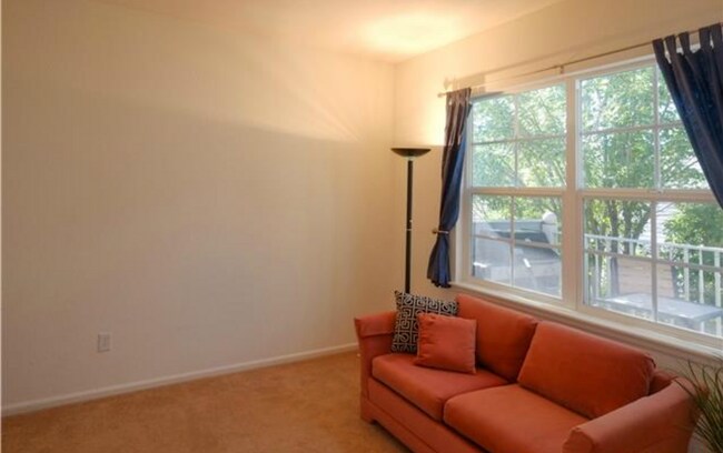 Building Photo - 2436 Syracuse St