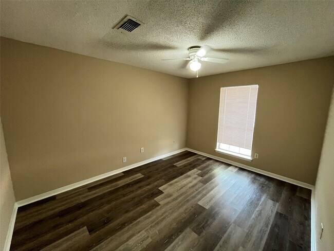 Building Photo - 6902 Feather Creek Dr