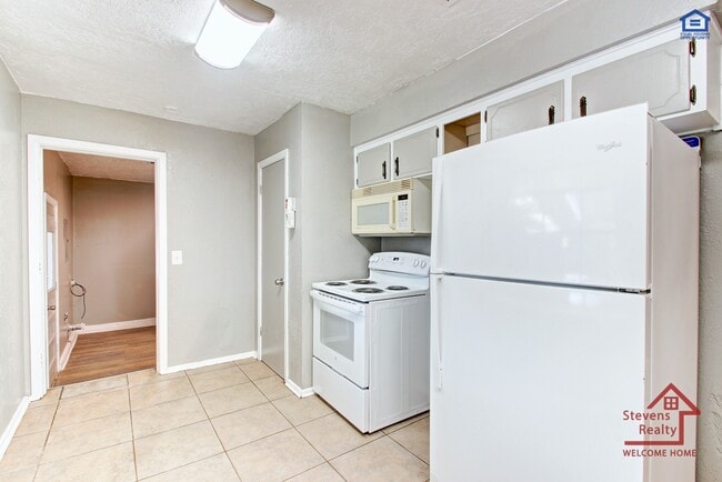 Building Photo - 4225 SE Elmhurst Ln