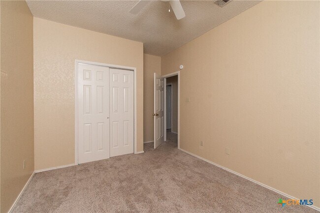 Building Photo - 2304 E Iowa Dr