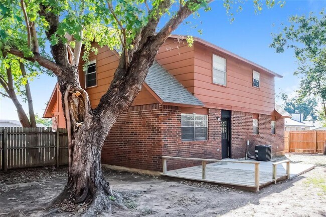 Building Photo - 445 Larkspur Ct