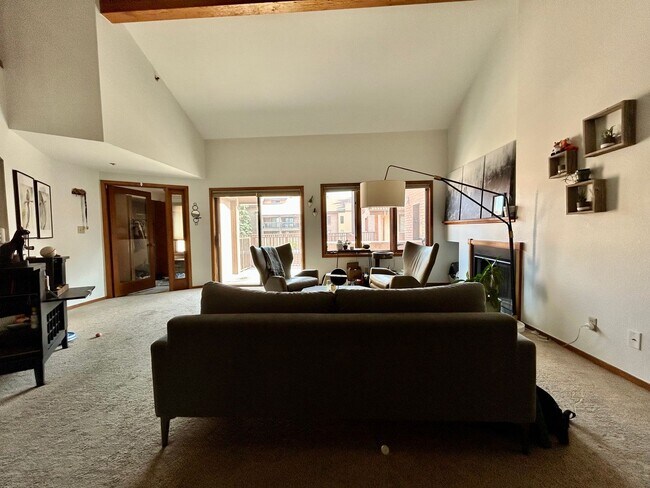 Building Photo - Spacious 2Bd/2.5Ba Luxury Loft-Style Condo...