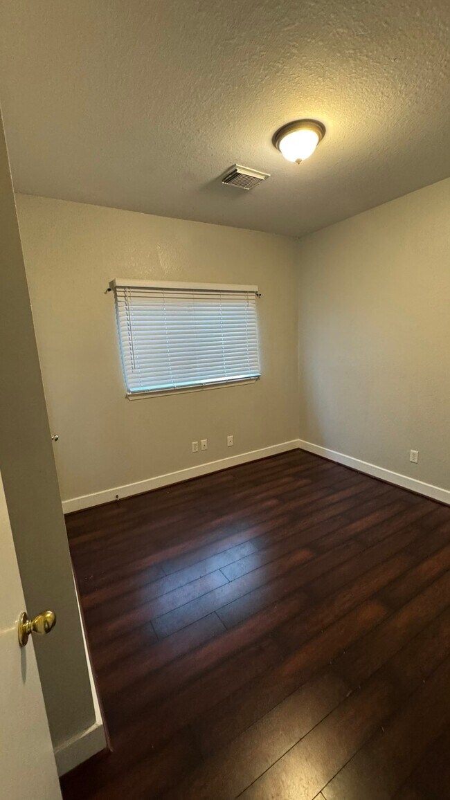 Building Photo - 11923 Prior Park Dr