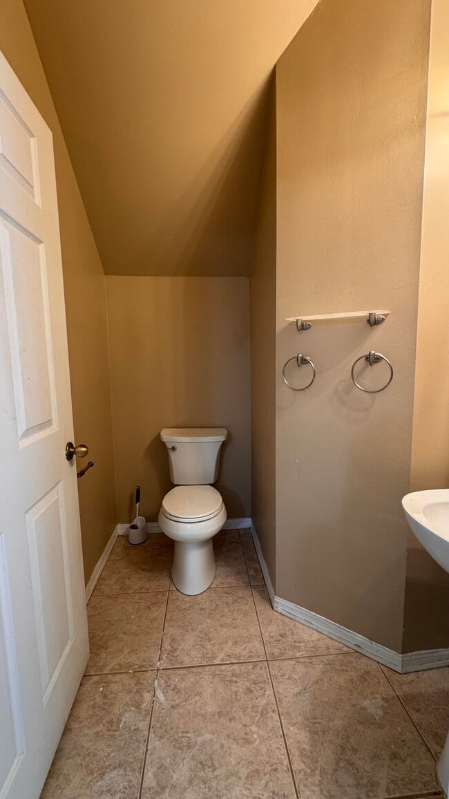 Building Photo - 6422 Park Lake Cir