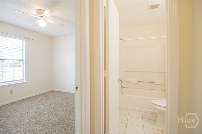 Building Photo - 148 Country Walk Cir