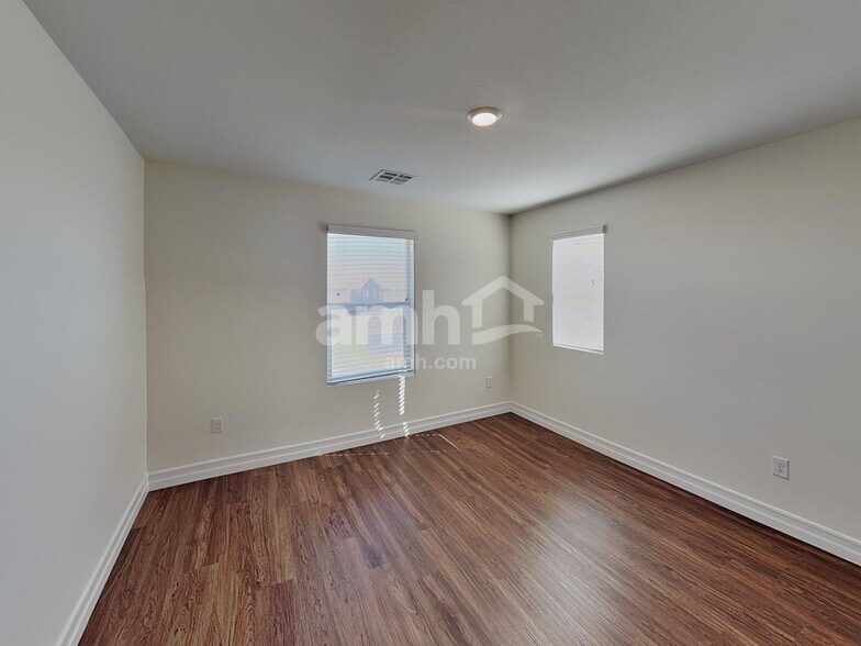 Building Photo - 5824 Petronius St