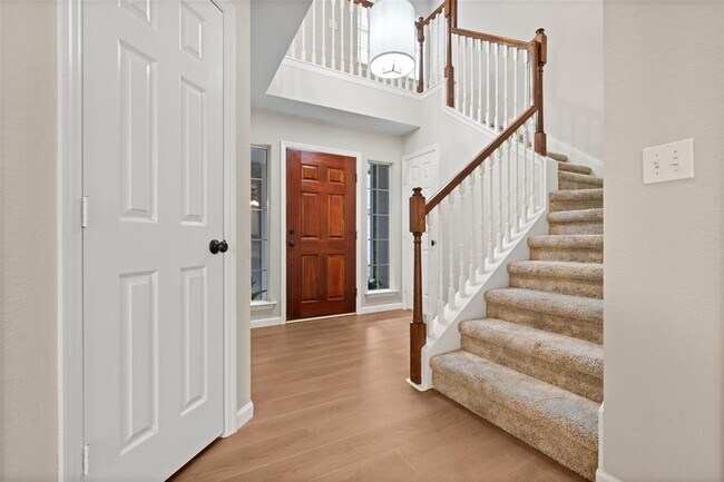 Building Photo - 10 Alderon Woods Pl
