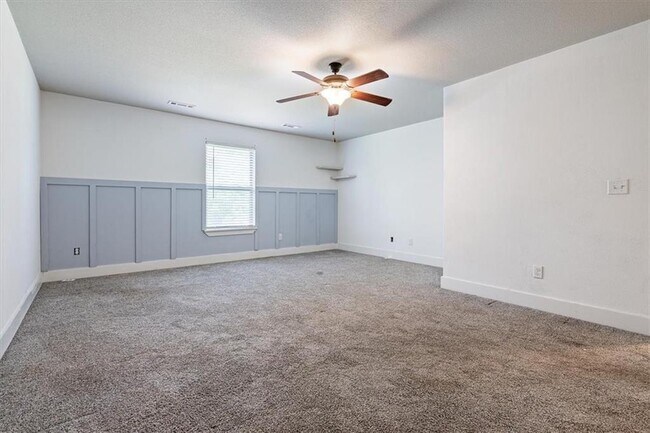 Building Photo - 3500 SW Lucretia Rd