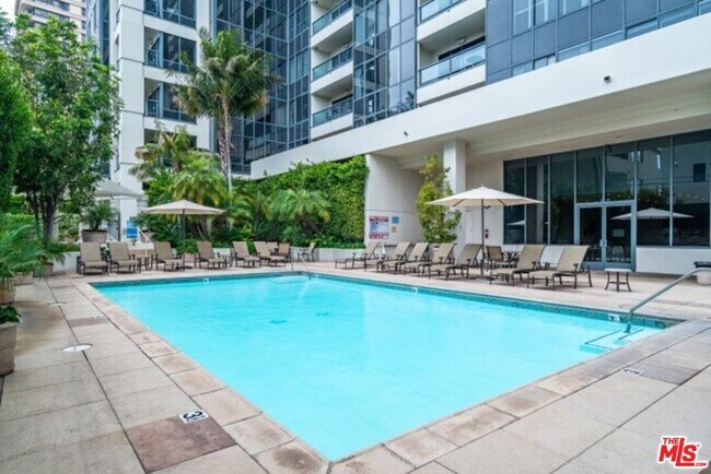 Building Photo - 10724 Wilshire Blvd