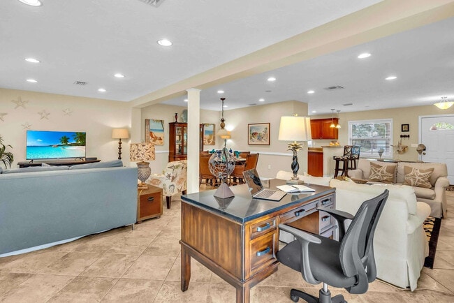 Building Photo - 2852 Gulf Gate Dr