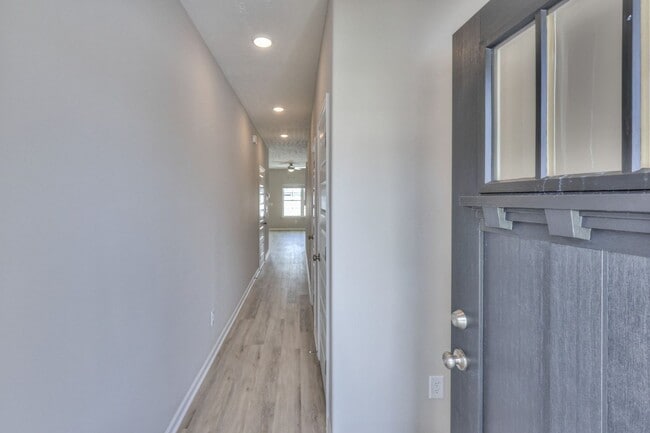 Building Photo - HALF OFF MOVE IN SPECIAL....BRAND NEW Luxury Townhome in Tullahoma!!