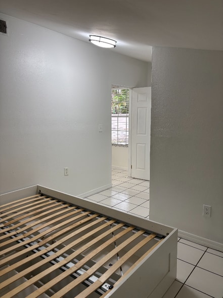 Building Photo - 3147 Mary St