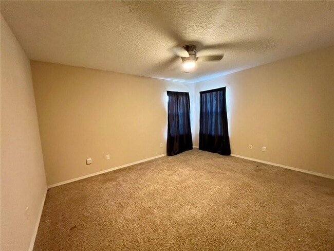 Building Photo - 502 Akron St NE