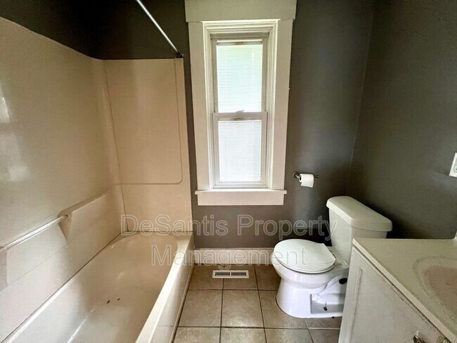 Building Photo - 4535 4th Ave