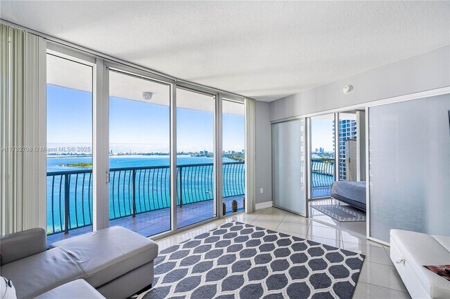 Primary Photo - 1750 N Bayshore Dr