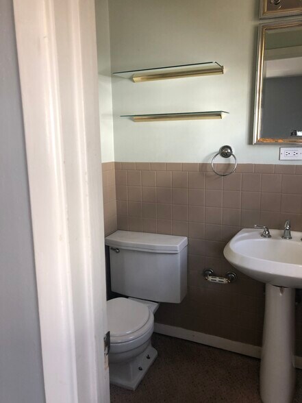Master Bath - 3811 26th St