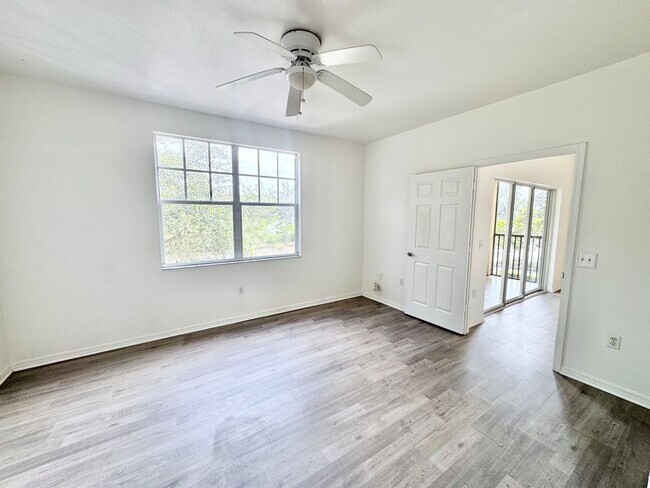 Building Photo - ** FAIRWAY PRESERVE ** 2 BED / 2 BATH CONDO - PET OK! - NORTH NAPLES - ANNUAL RENTAL