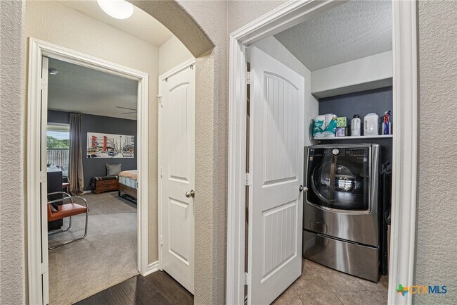 Building Photo - 3303 Vineyard Trail