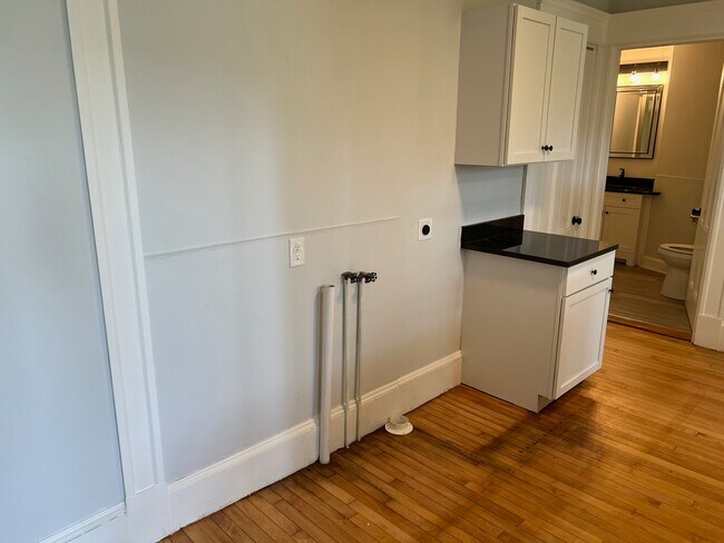 Building Photo - 34 Birch St