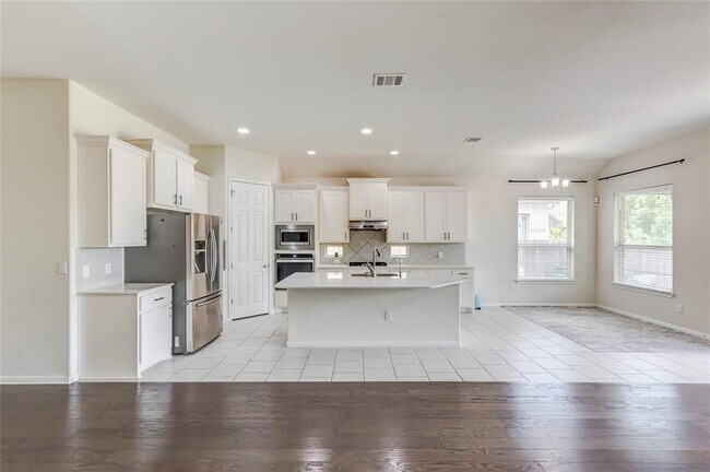 Building Photo - 923 Kingston Pl