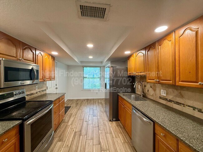 Building Photo - 7007 Holiday Hill Ct